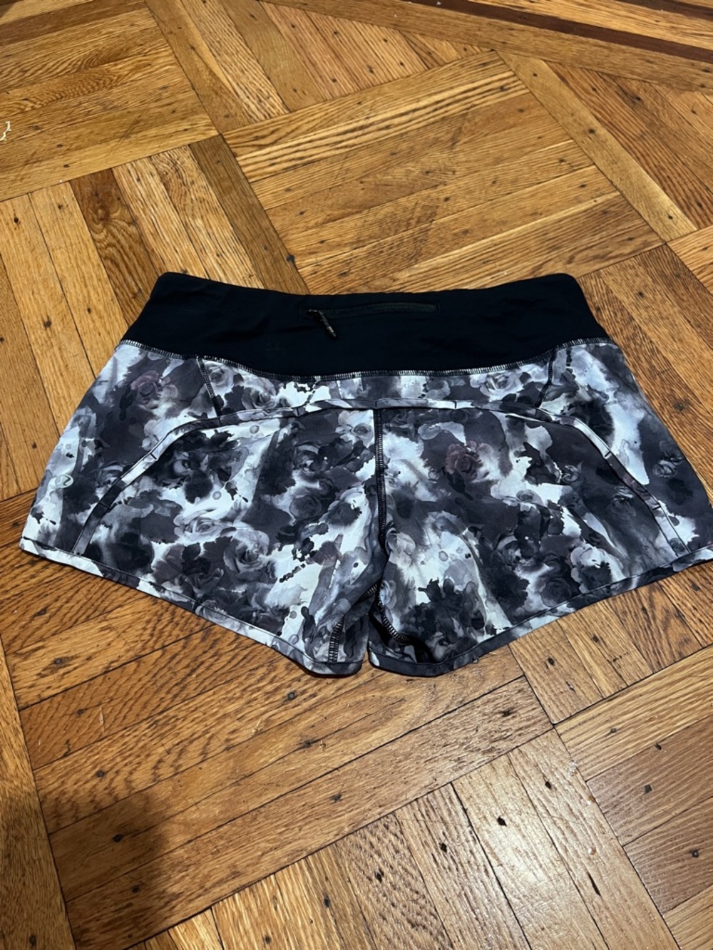 Lululemon Women’s Black & Gray Floral Active Shorts size 4